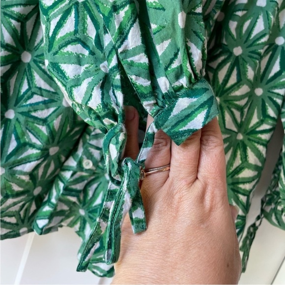 Ro’s Garden Green Reina Ruffle Trim Top Size large - Picture 6 of 9